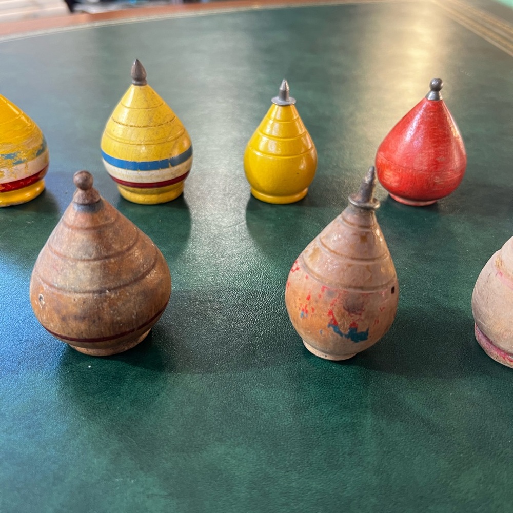 Buyer’s Choice Lot #6 of Antique Vintage Painted Wooden Spinning Tops - Picture 5 of 11